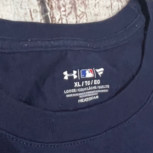 Boston Red Sox MLB Baseball Under Armour Athletic Heat Gear Loose Tshirt - Picture 5 of 5